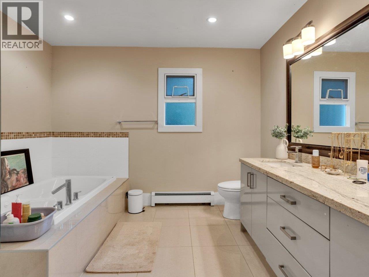 7565 Whelen Court Property Photo 12