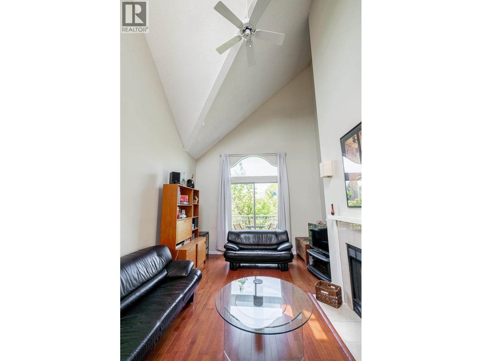 592 W 16th Avenue Property Photo 7