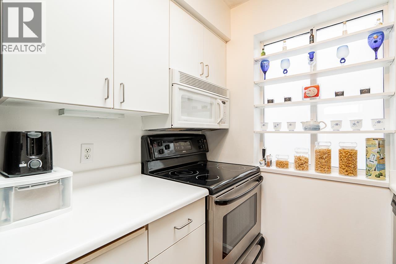 592 W 16th Avenue Property Photo 10