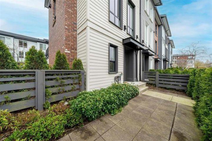 8 15828 27 Avenue Property Photo 1