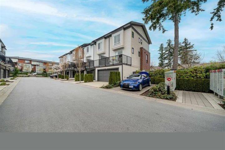 8 15828 27 Avenue Property Photo 14