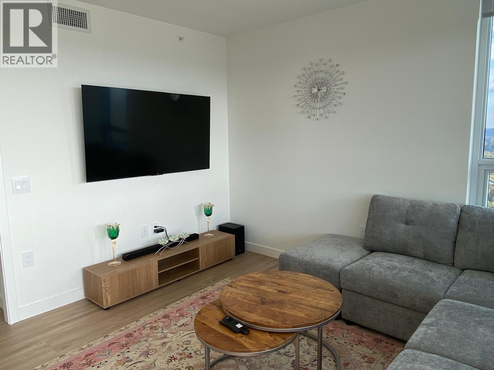 3805 2135 Springer Avenue Property Photo 4
