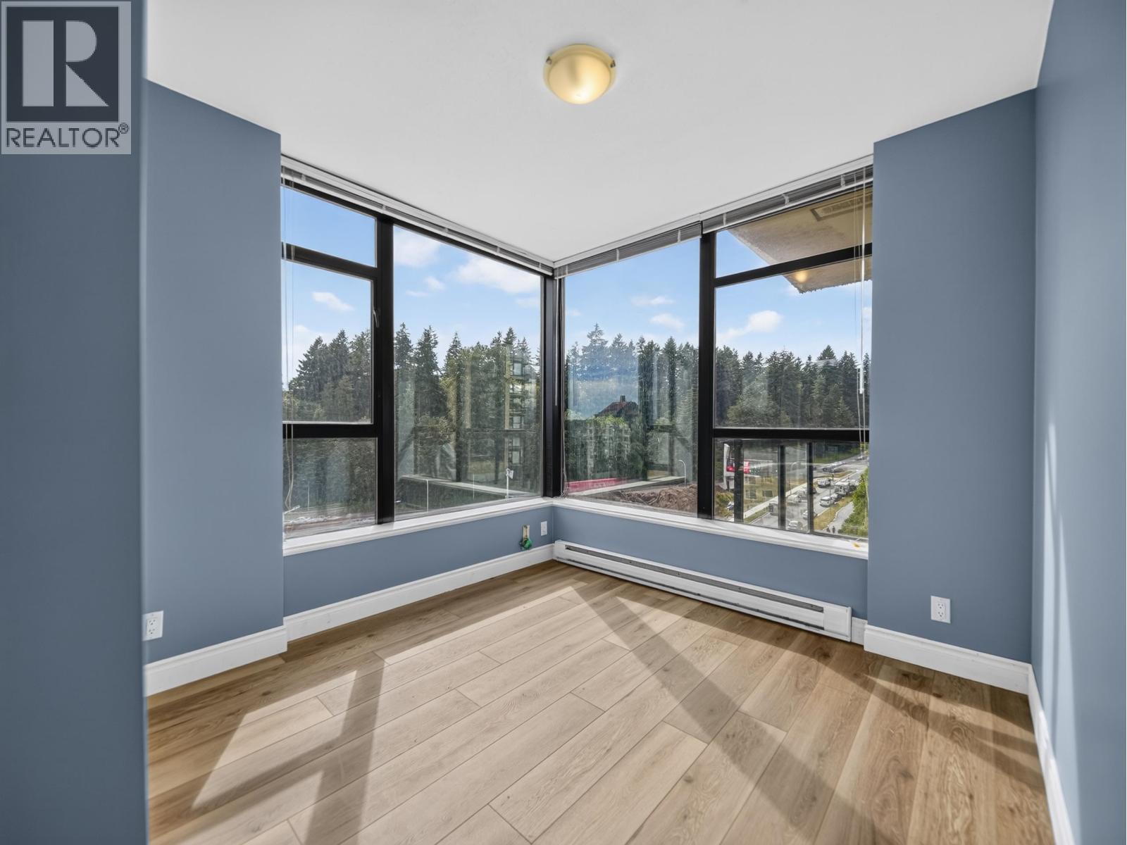 1101 11 E Royal Avenue Property Photo 17