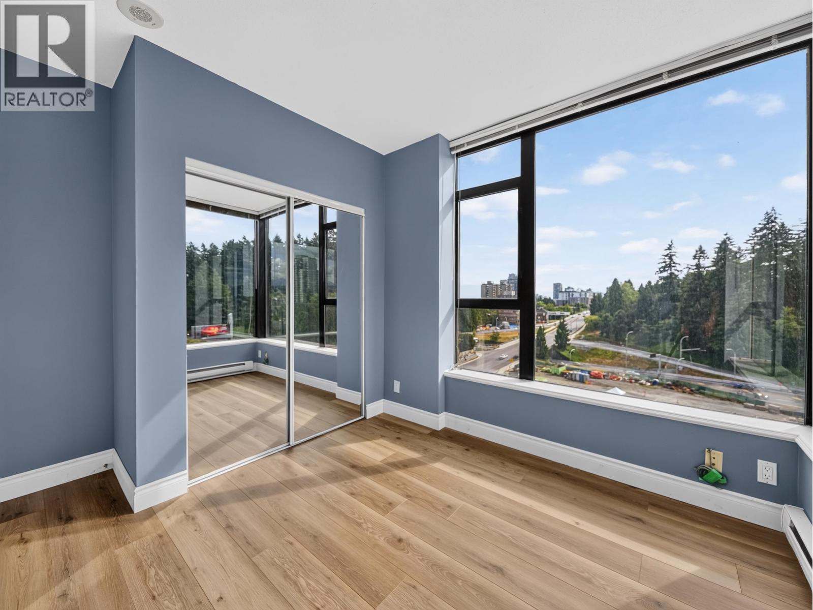 1101 11 E Royal Avenue Property Photo 19