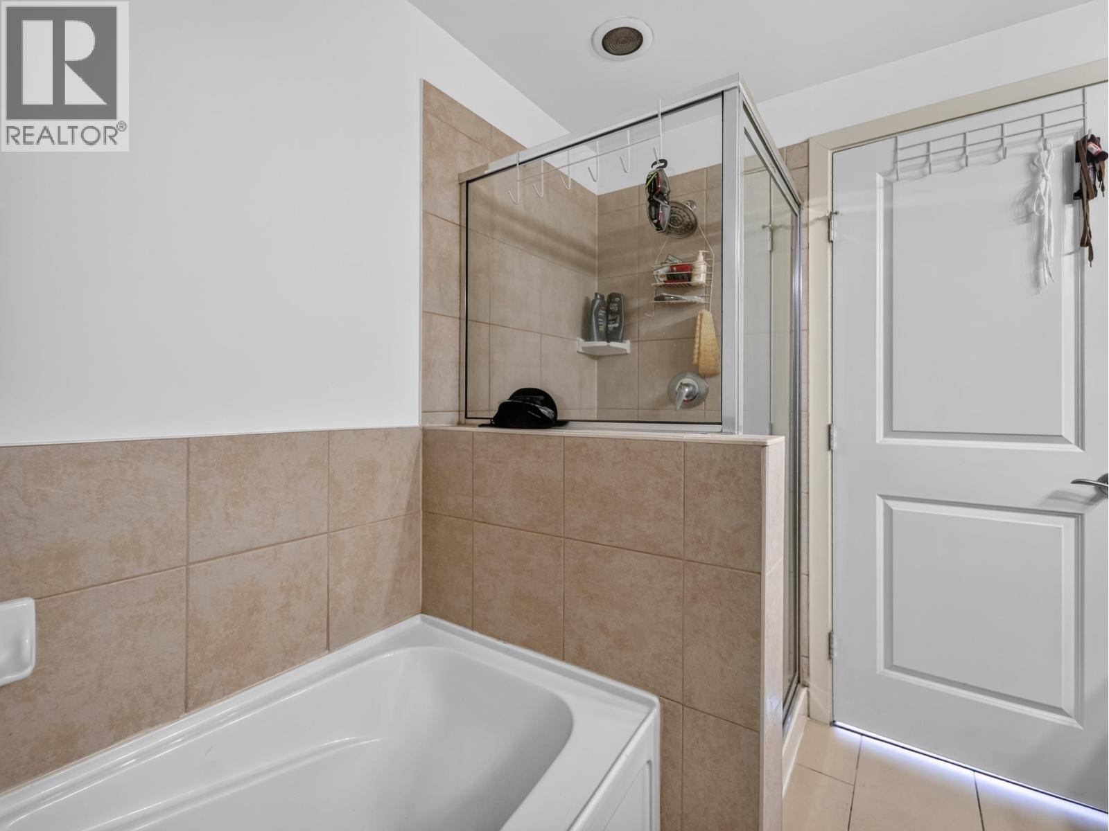 1101 11 E Royal Avenue Property Photo 22