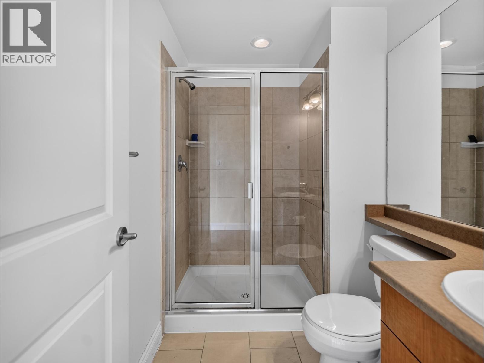 1101 11 E Royal Avenue Property Photo 24
