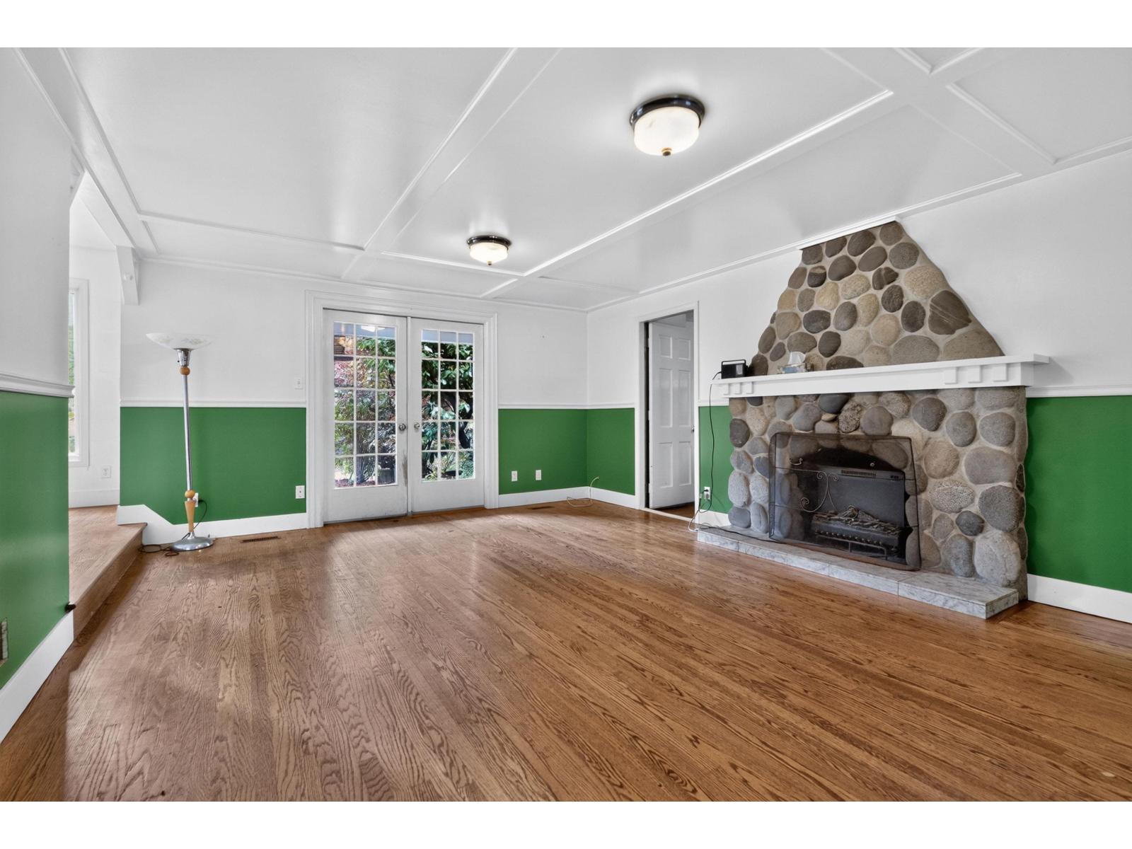 2555 128 Street Property Photo 5