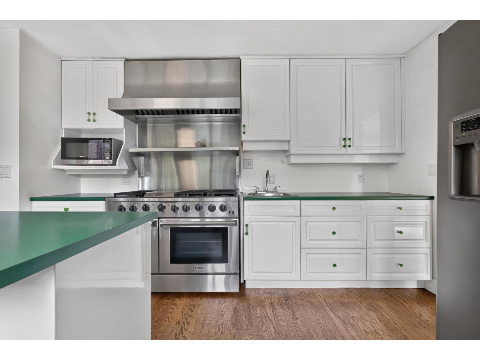 2555 128 Street Property Photo 9