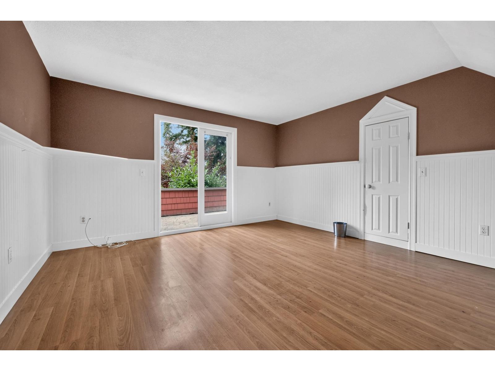 2555 128 Street Property Photo 11