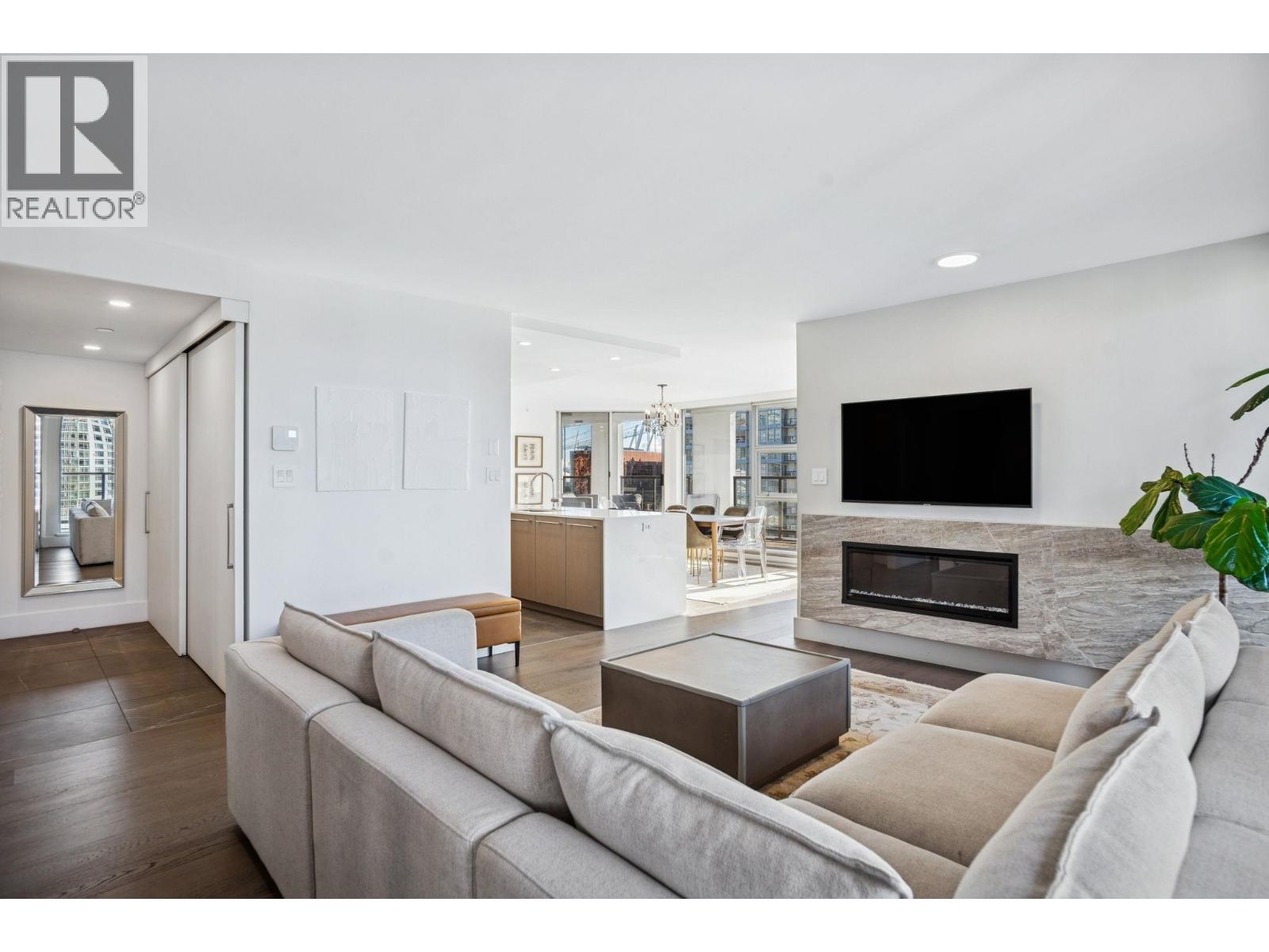 1903 989 Beatty Street Property Photo 5