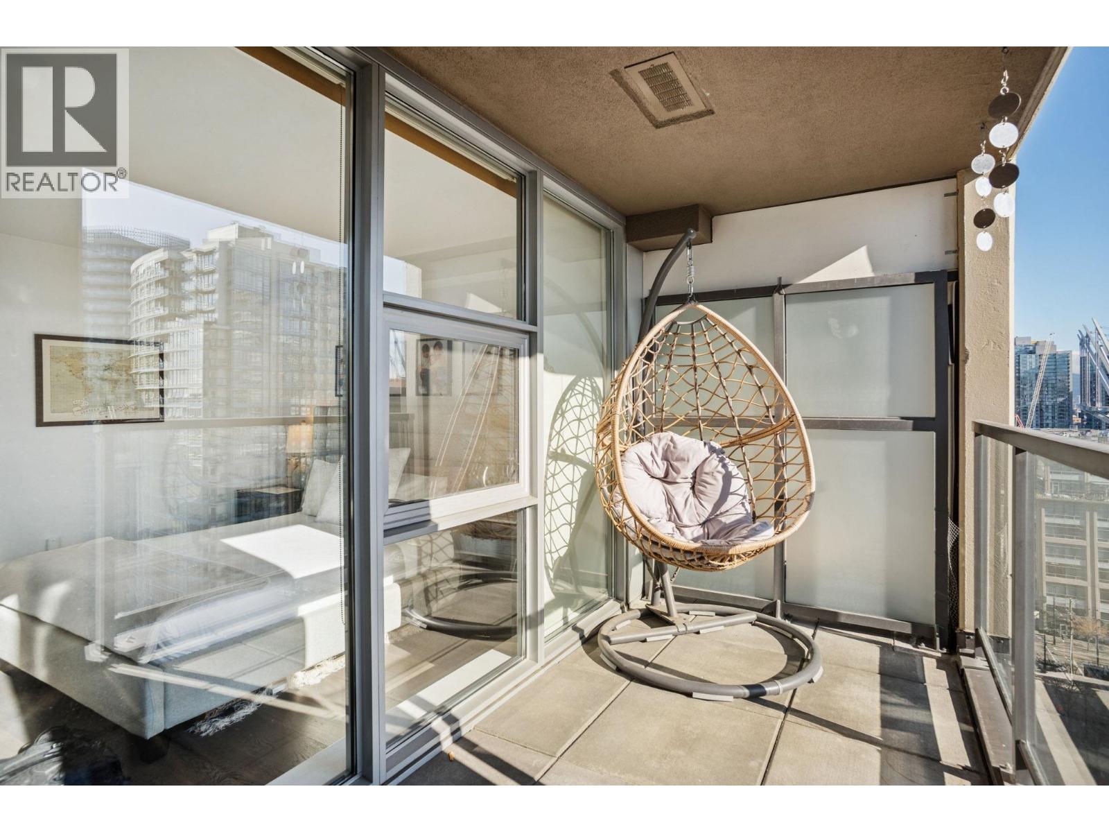 1903 989 Beatty Street Property Photo 10