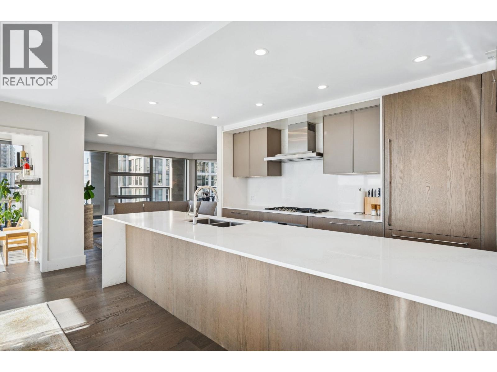 1903 989 Beatty Street Property Photo 17