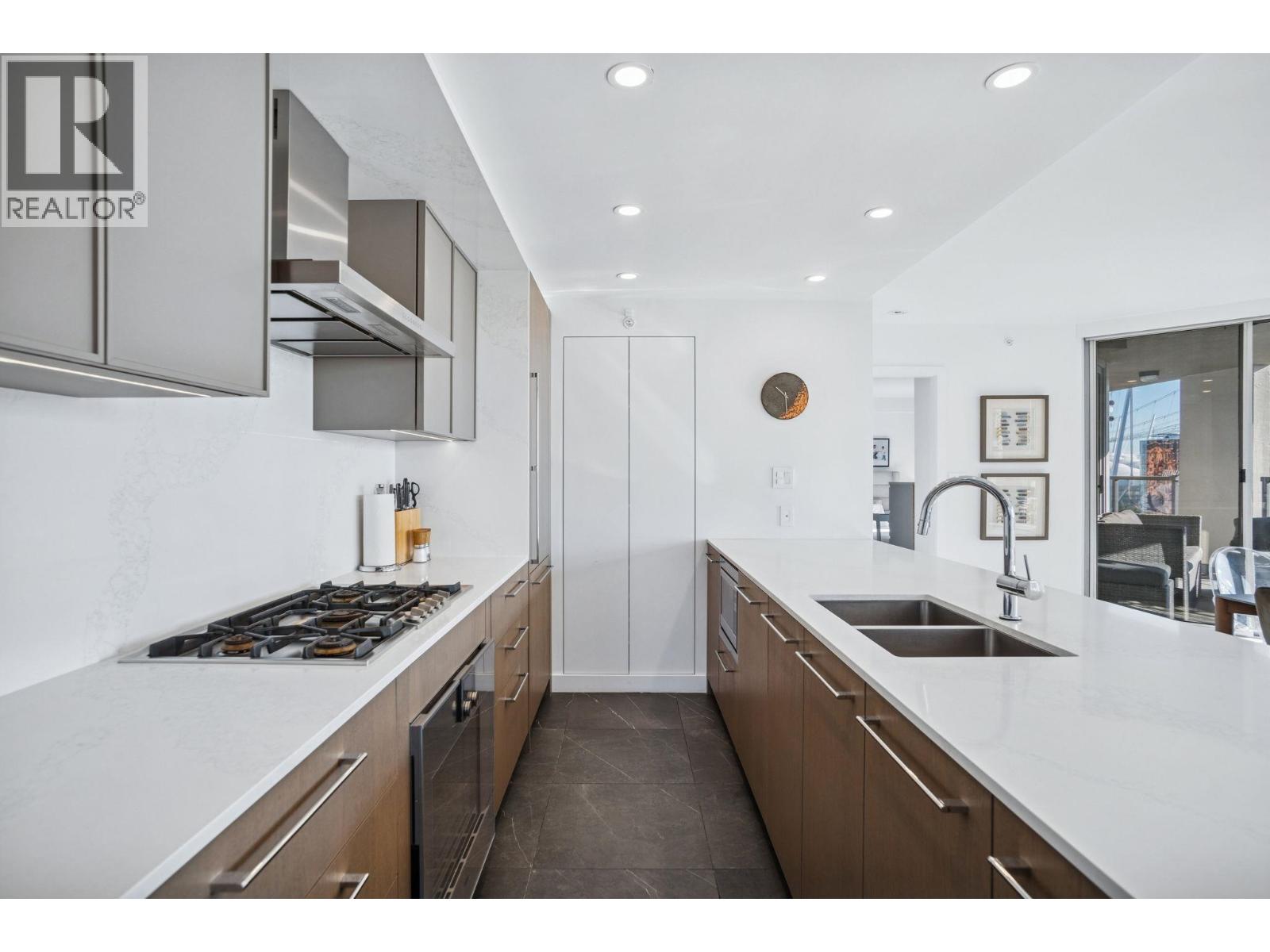 1903 989 Beatty Street Property Photo 18