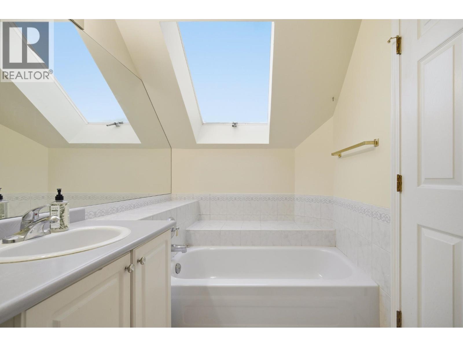18 8711 Jones Road Property Photo 13