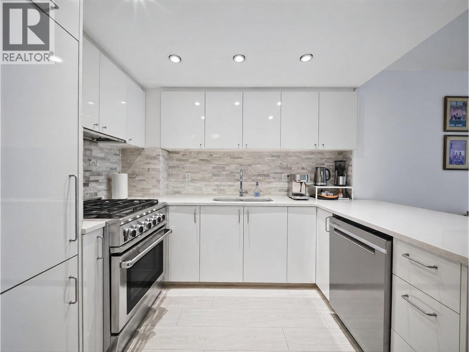512 1133 Homer Street Property Photo 12