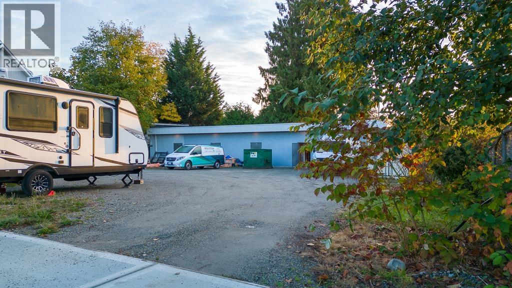 734 North Road Property Photo 9
