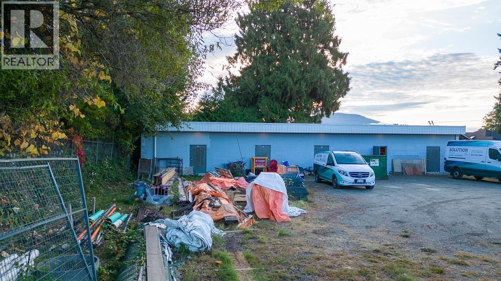 734 North Road Property Photo 18