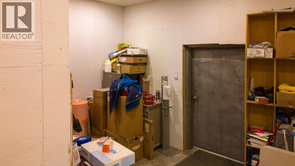 734 North Road Property Photo 33