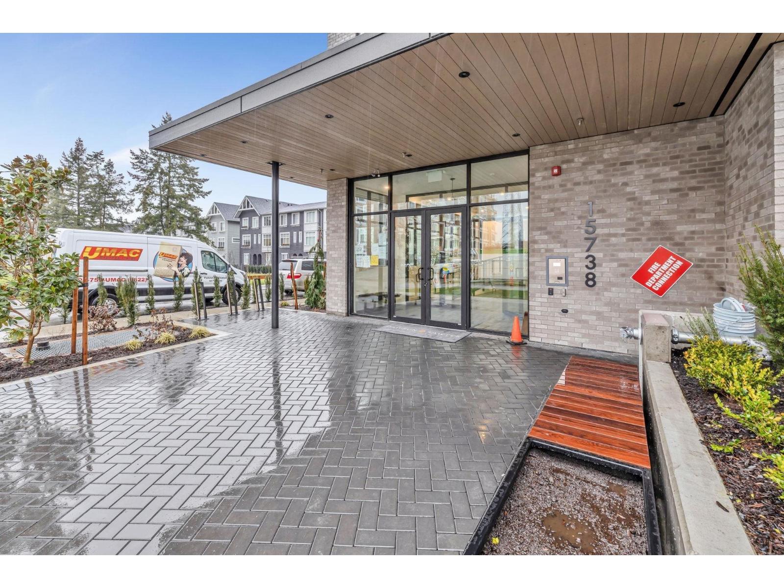 4f 15738 85 Avenue Photo de la propriété 1