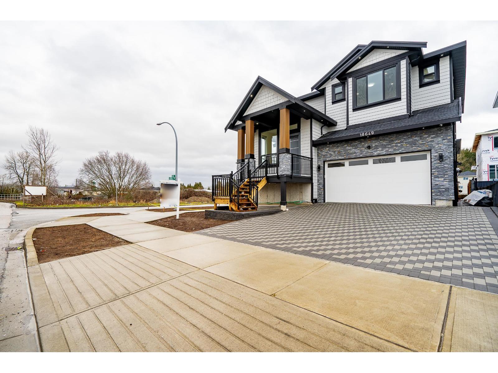 10648 124 Street Property Photo 2