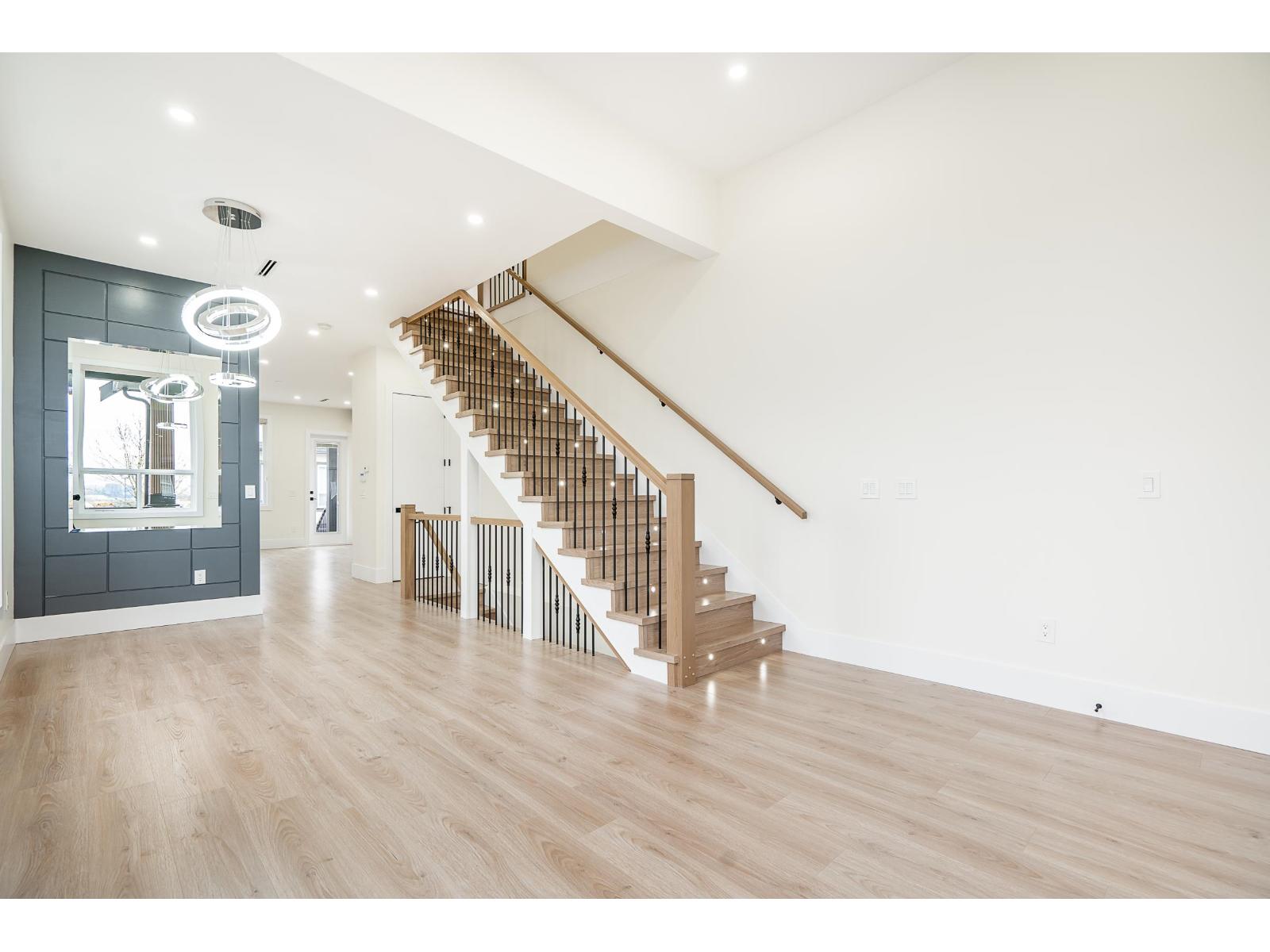 10648 124 Street Property Photo 3
