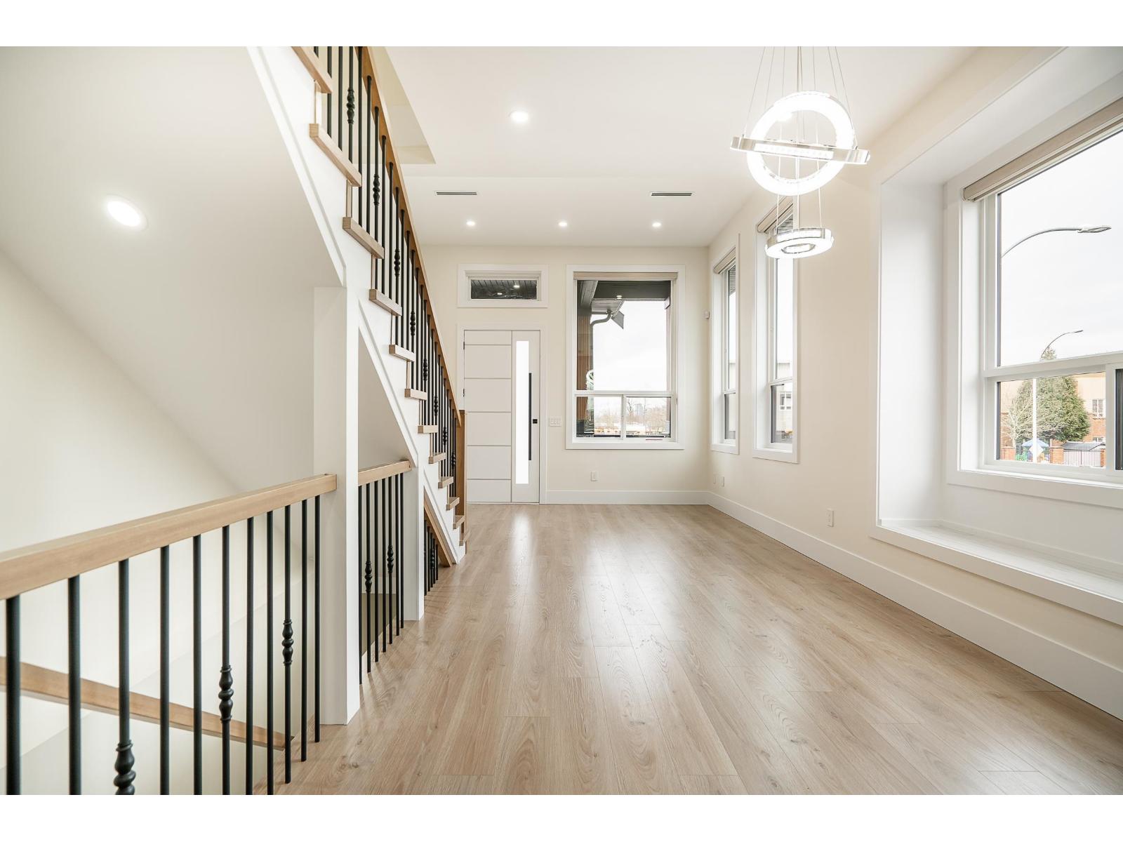 10648 124 Street Property Photo 4