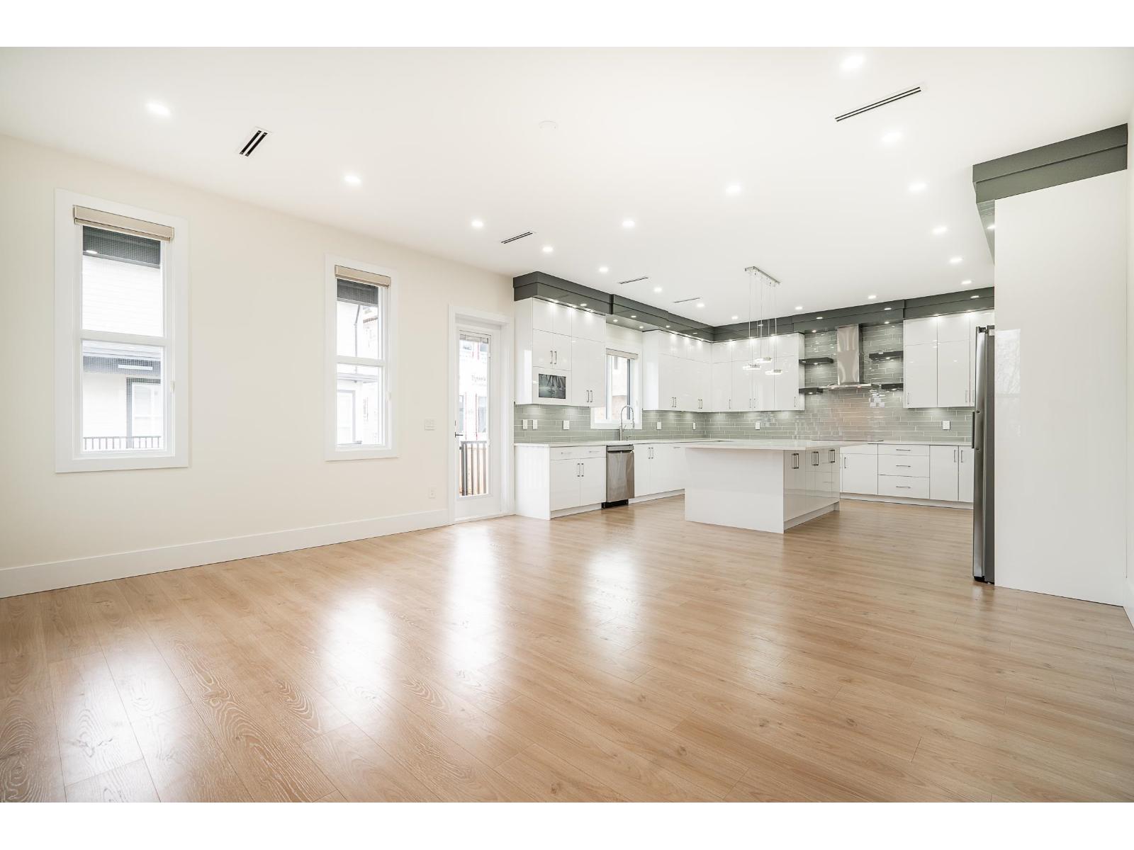 10648 124 Street Property Photo 5