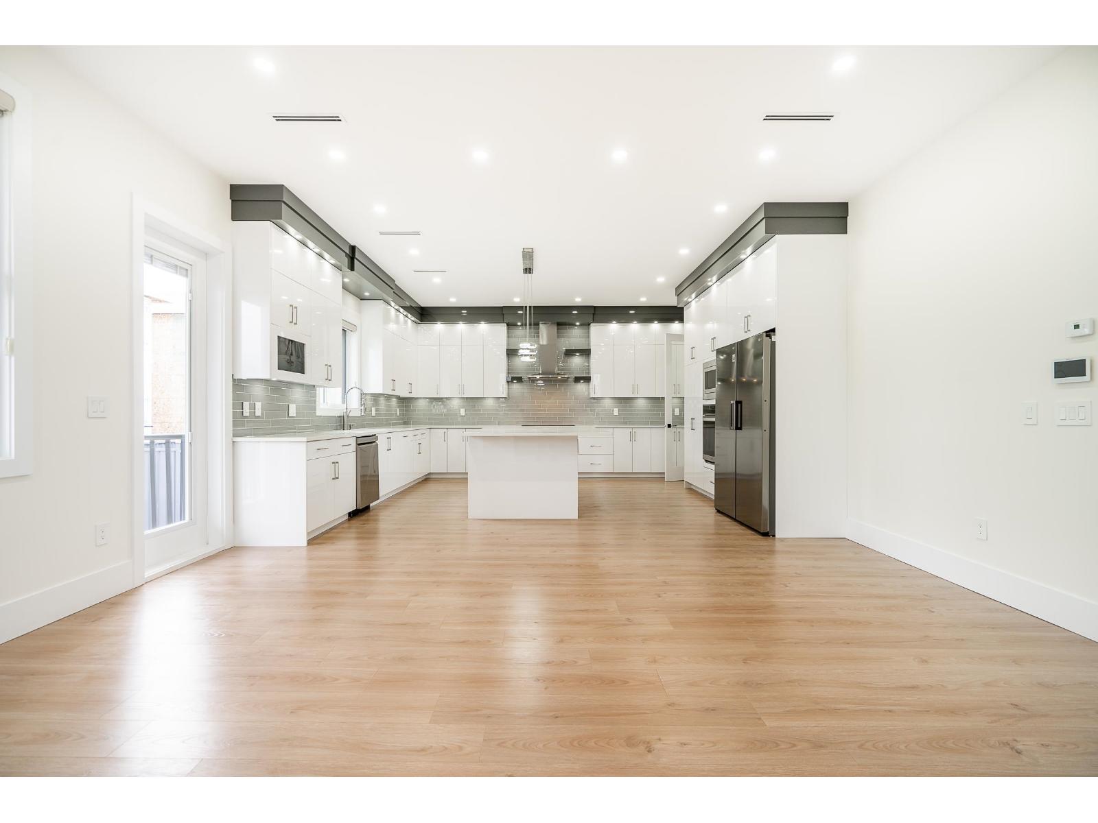 10648 124 Street Property Photo 6