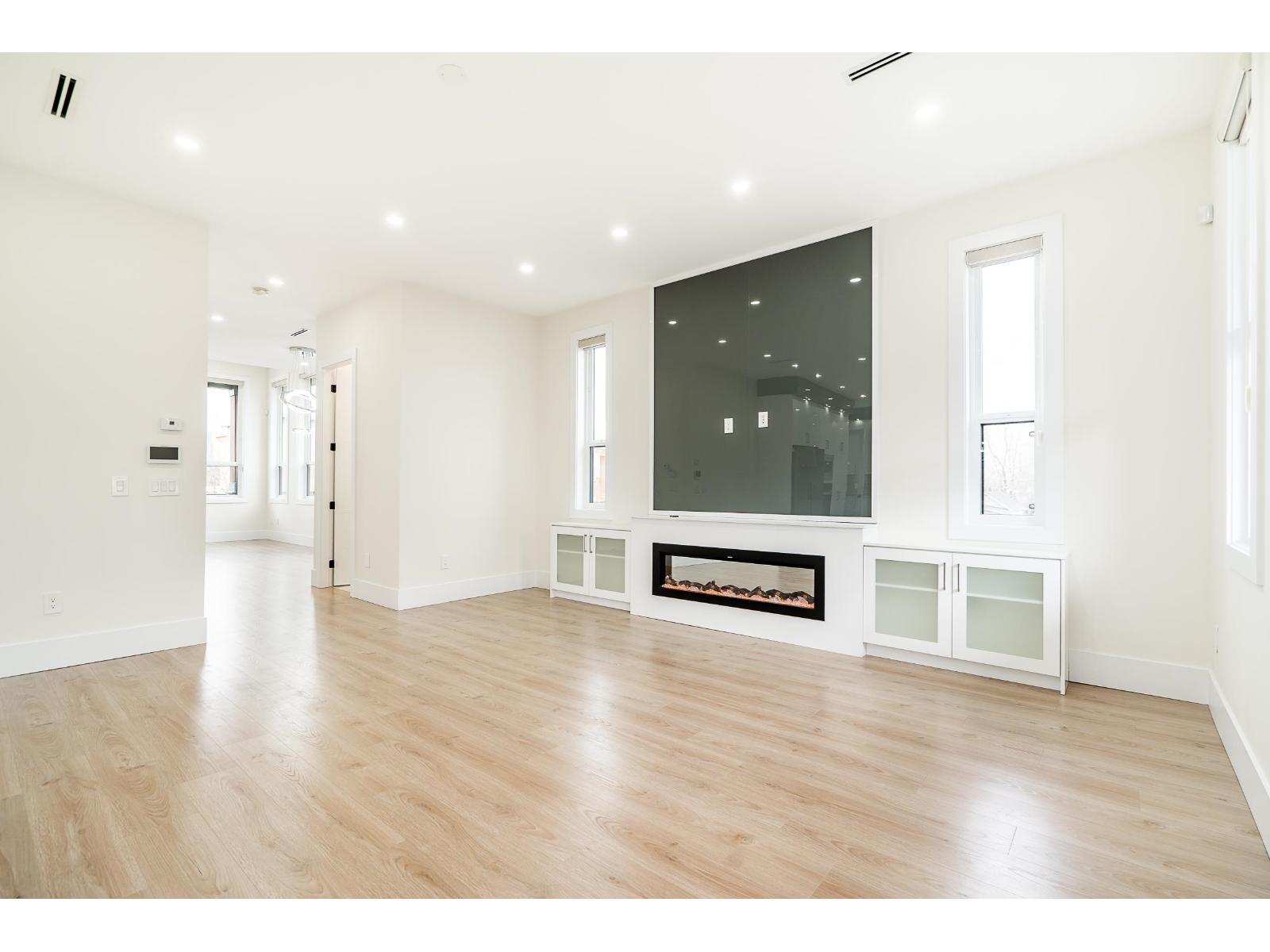 10648 124 Street Property Photo 7