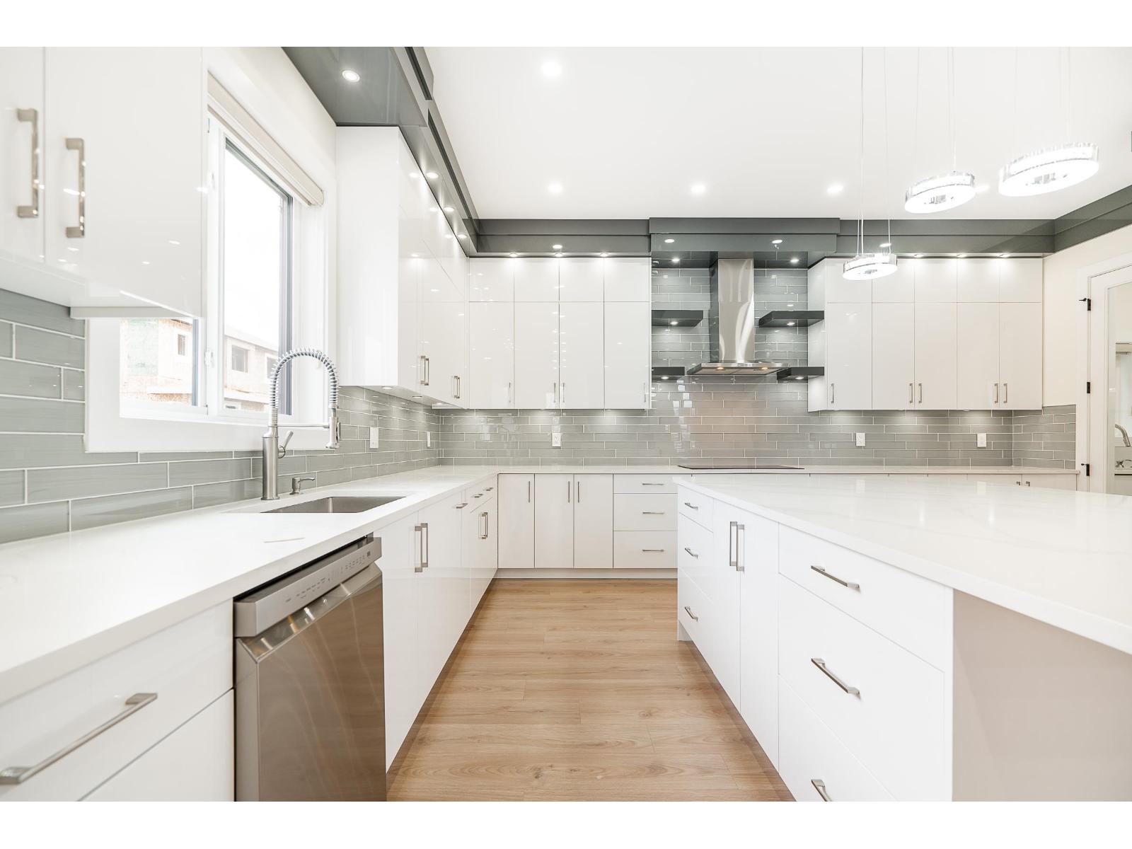 10648 124 Street Property Photo 8