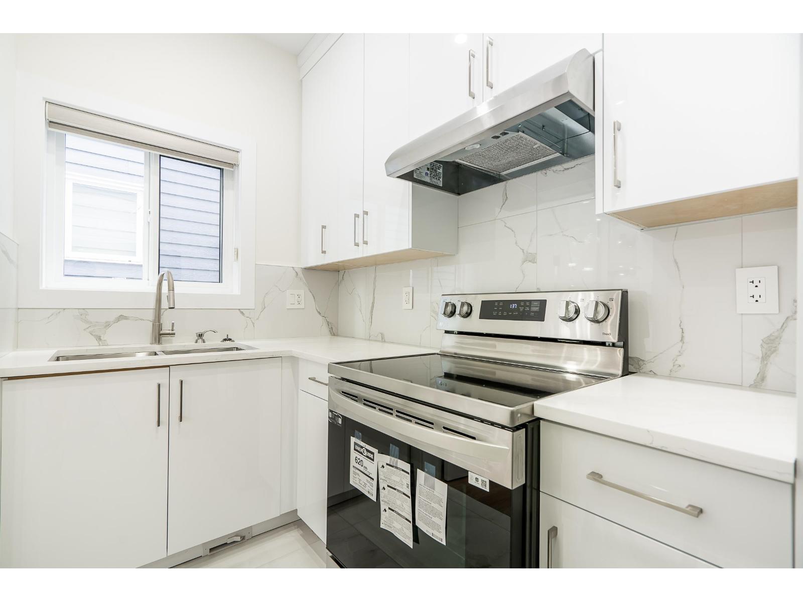 10648 124 Street Property Photo 9