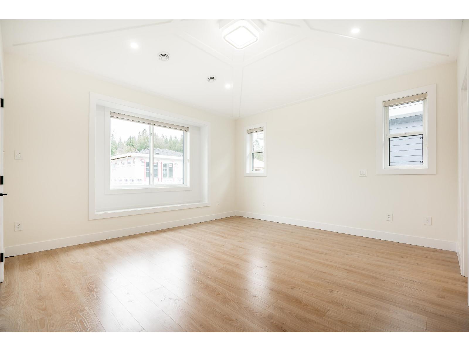 10648 124 Street Property Photo 13