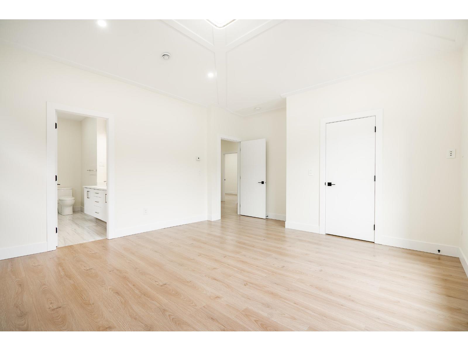 10648 124 Street Property Photo 14