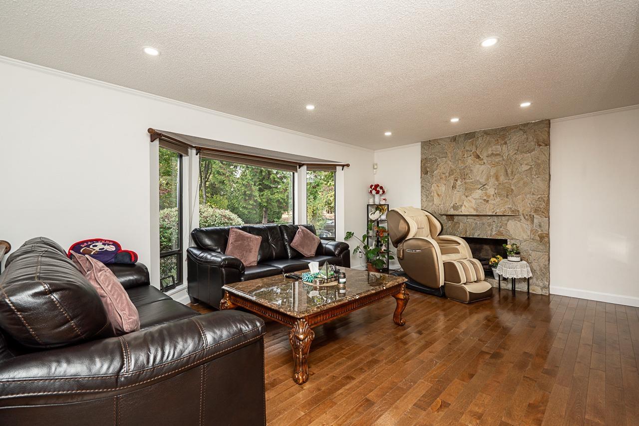 8448 154 Street Property Photo 4