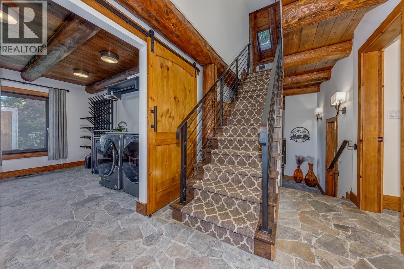6403 St Andrew's Way Property Photo 3