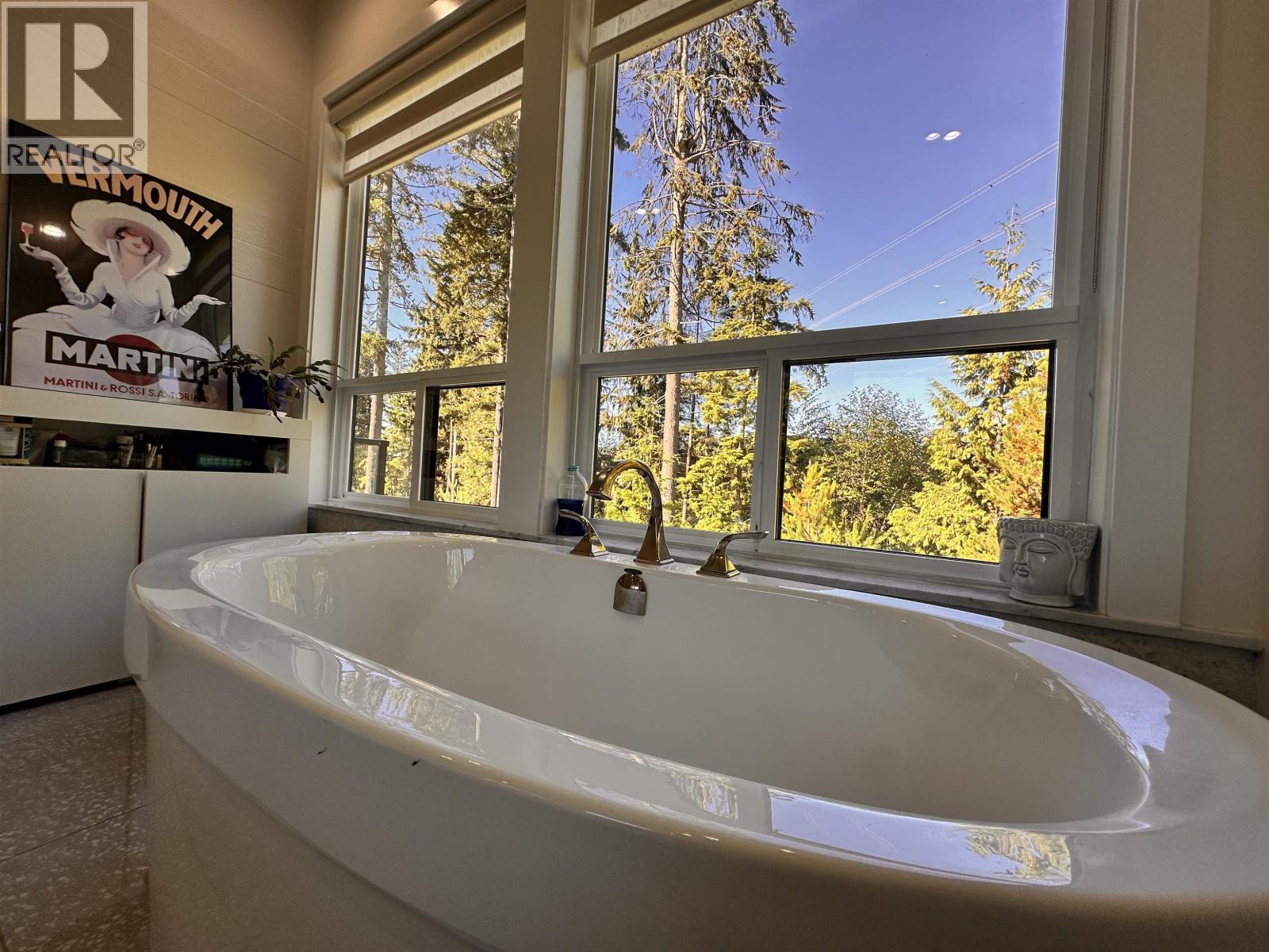 2425 Leggett Drive Property Photo 2