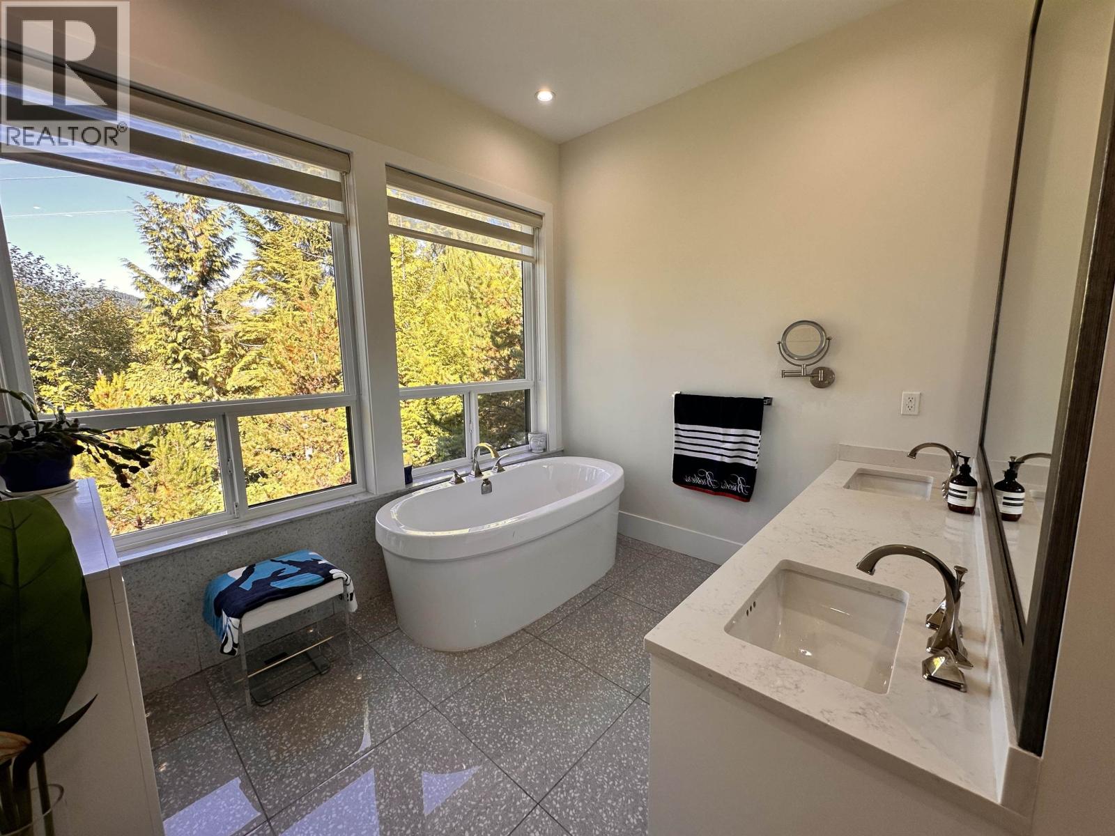 2425 Leggett Drive Property Photo 14