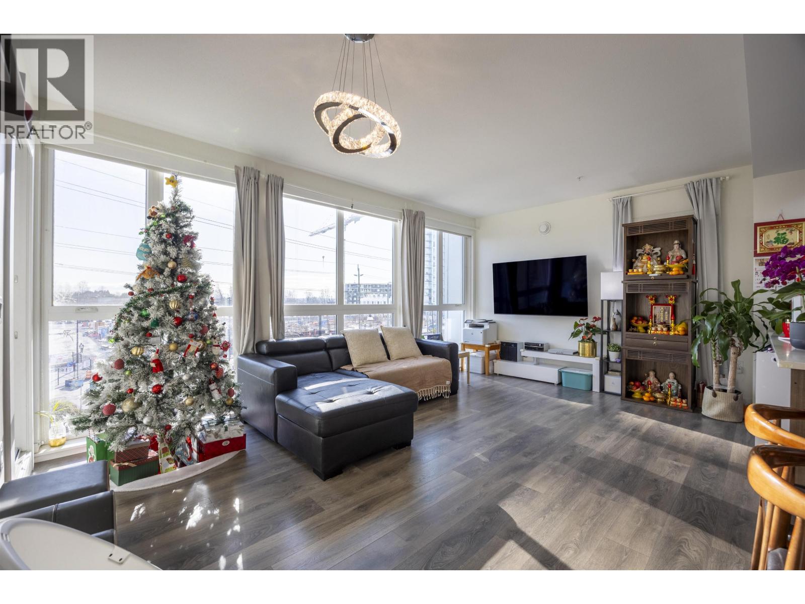 305 8580 River District Crossing Property Photo 5