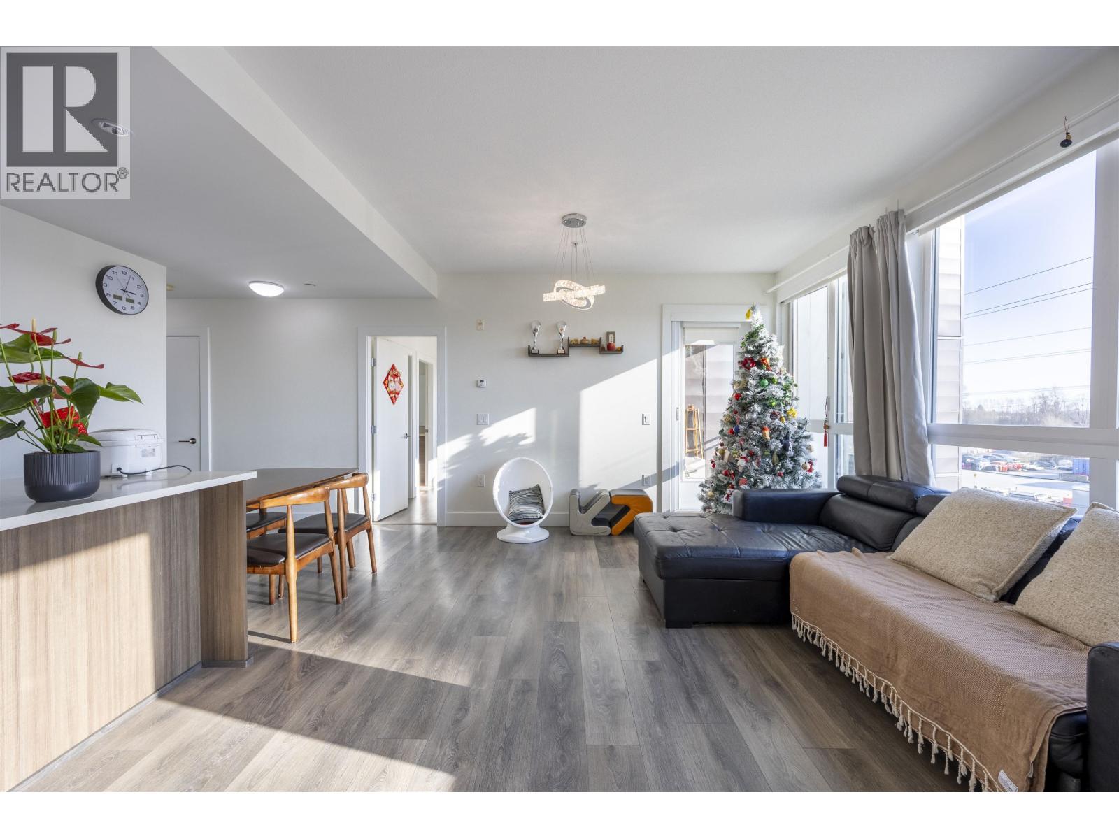 305 8580 River District Crossing Property Photo 9