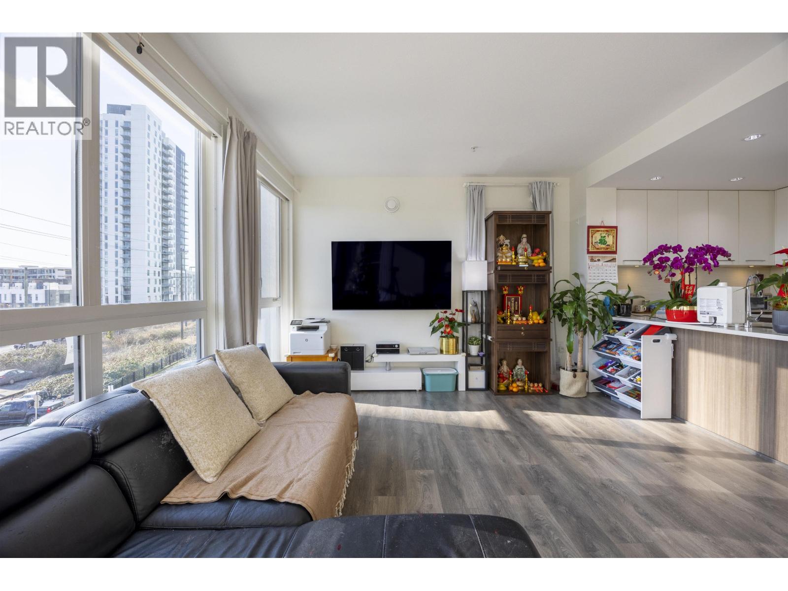 305 8580 River District Crossing Property Photo 10