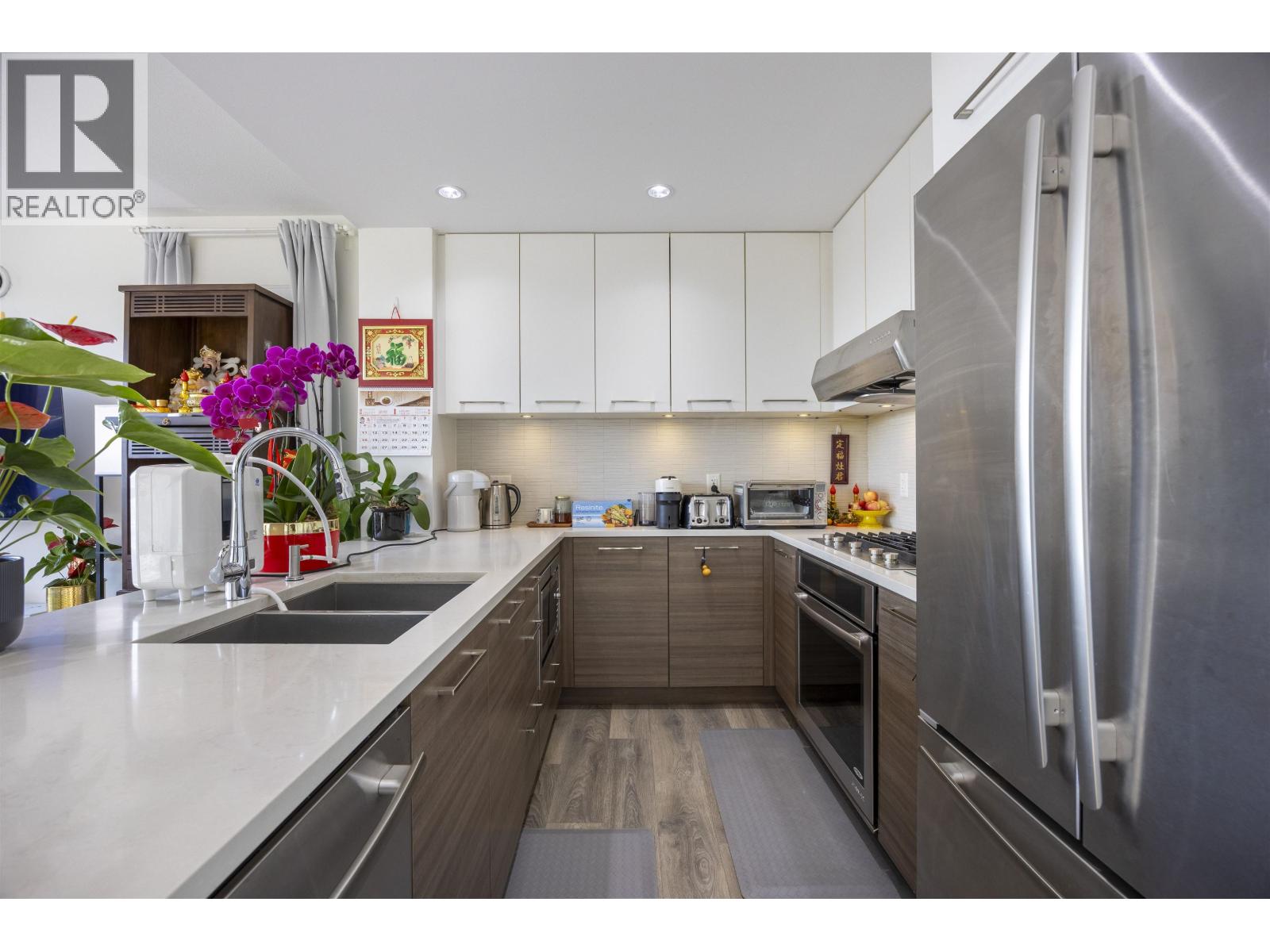 305 8580 River District Crossing Property Photo 12