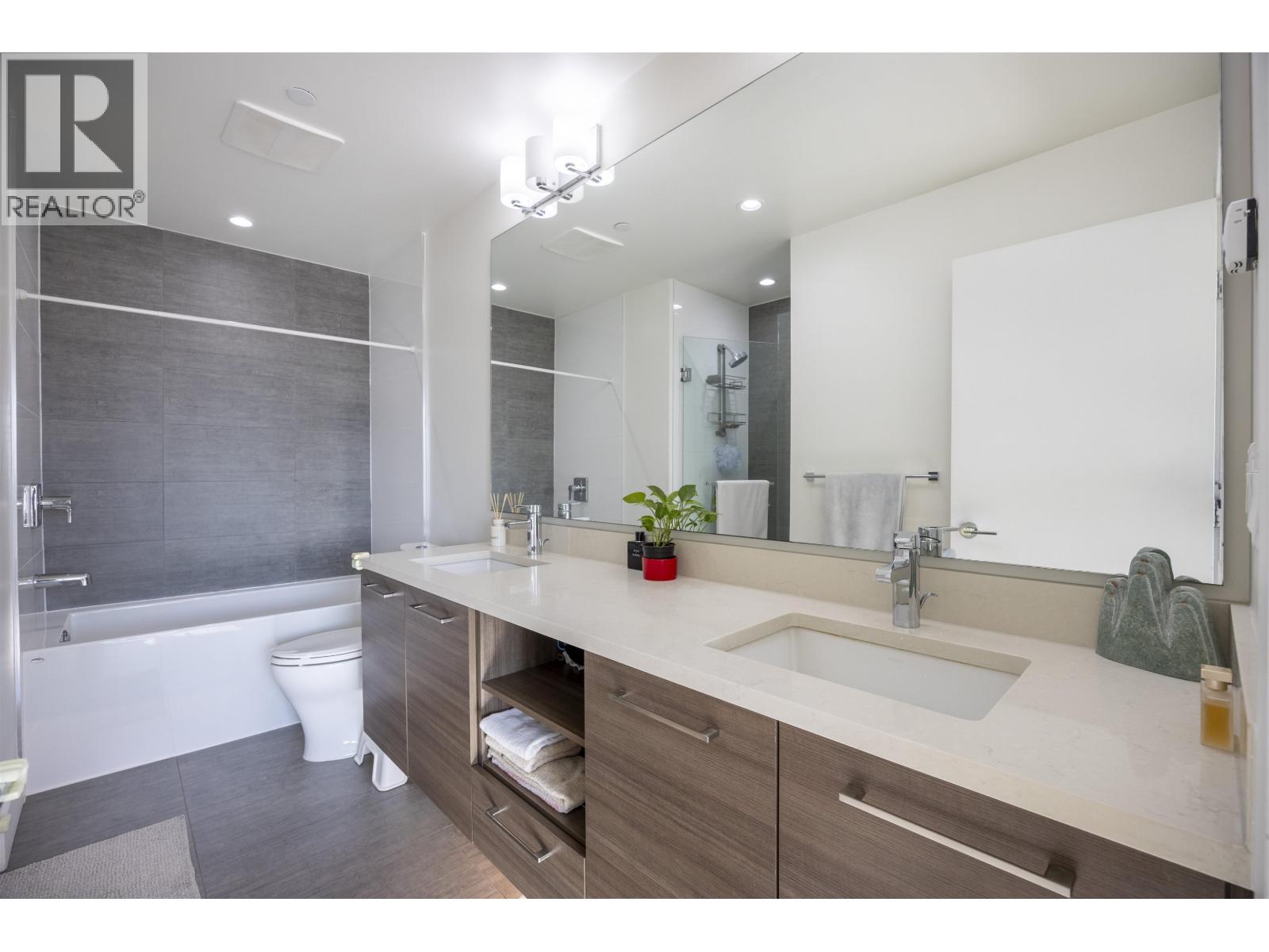 305 8580 River District Crossing Property Photo 15