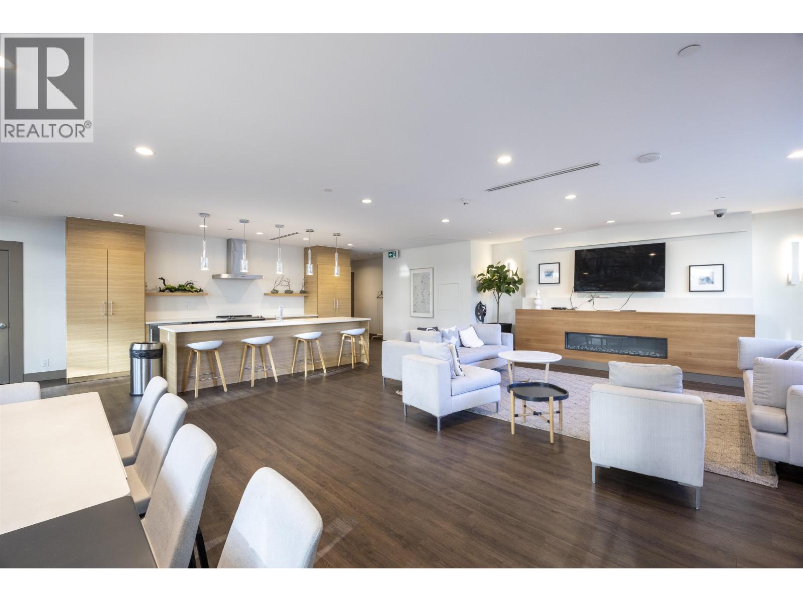 305 8580 River District Crossing Property Photo 25