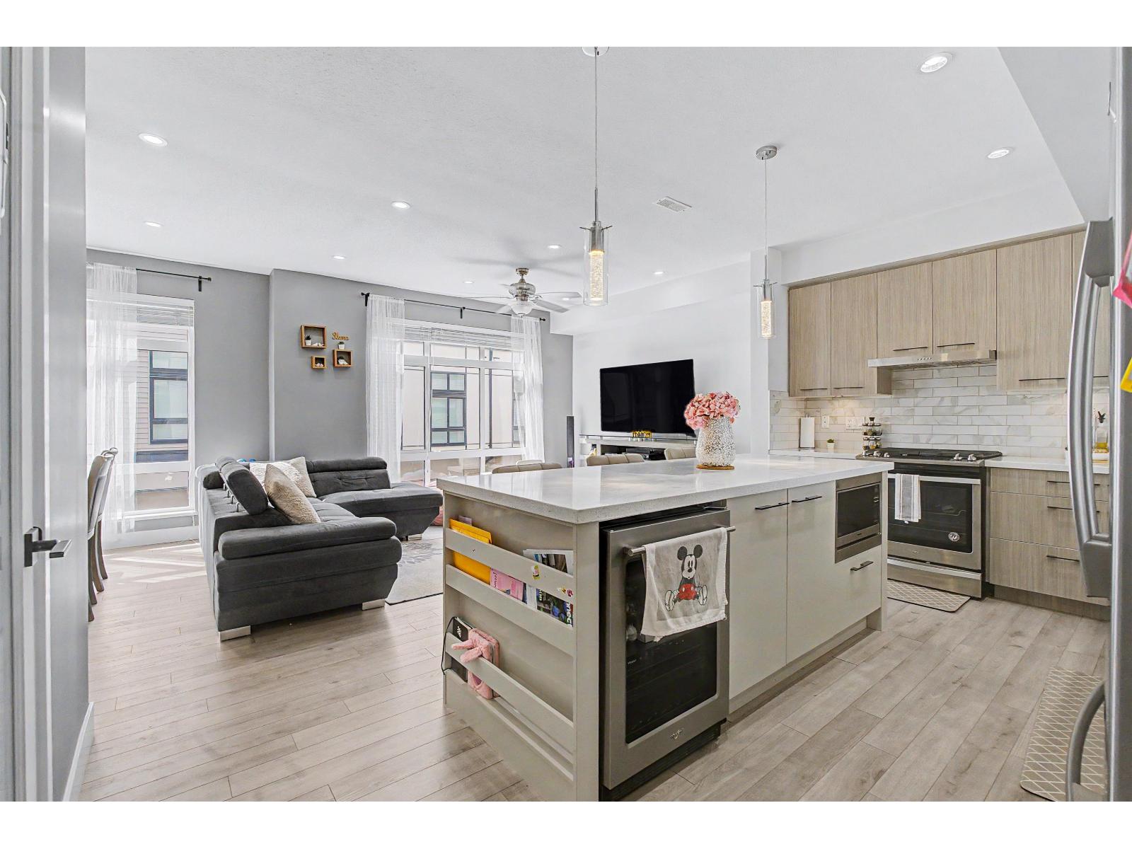 43 14057 60a Avenue Property Photo 2