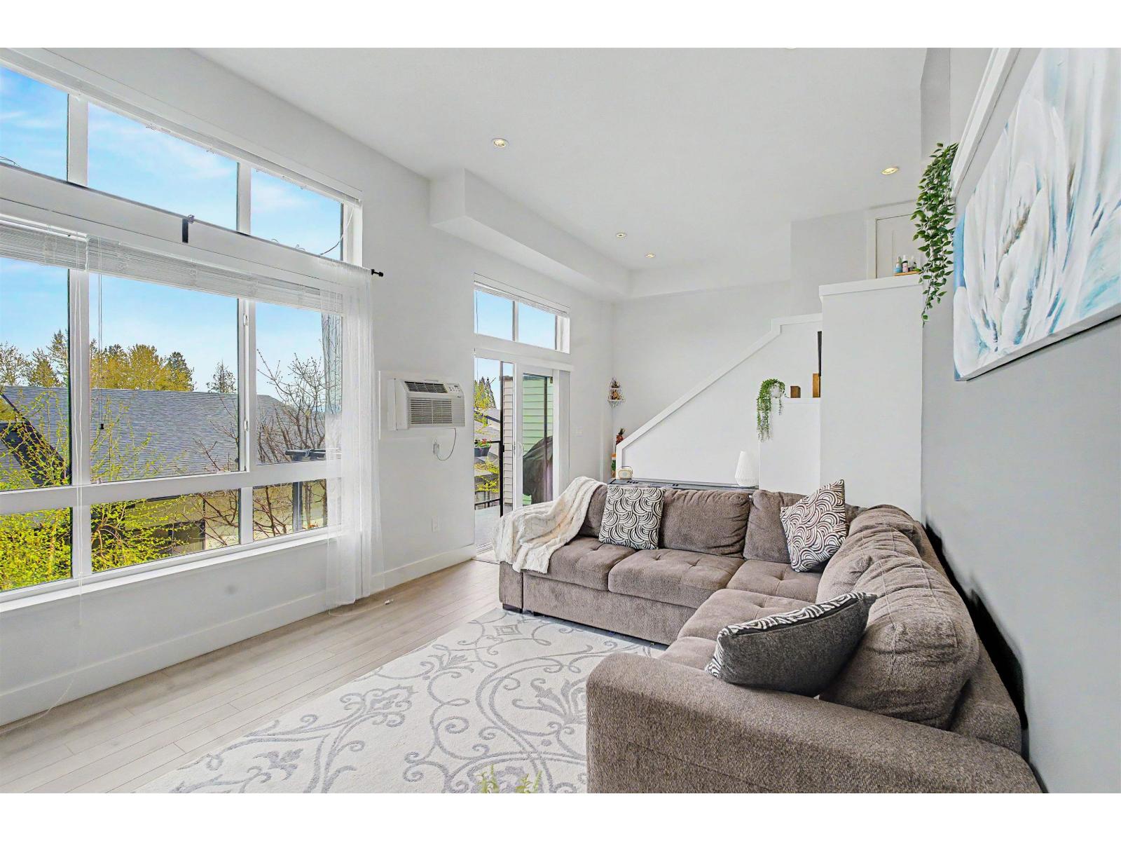 43 14057 60a Avenue Property Photo 3