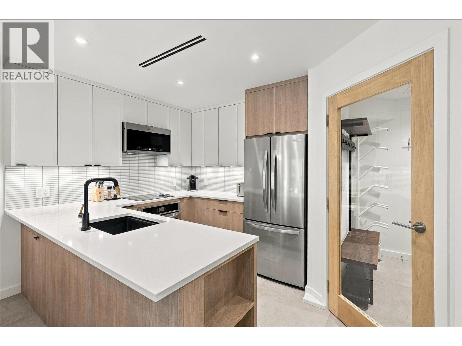 57 4510 Blackcomb Way Property Photo 8