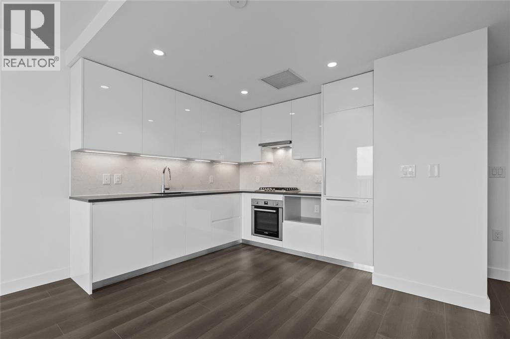 1708 8188 Fraser St Property Photo 4