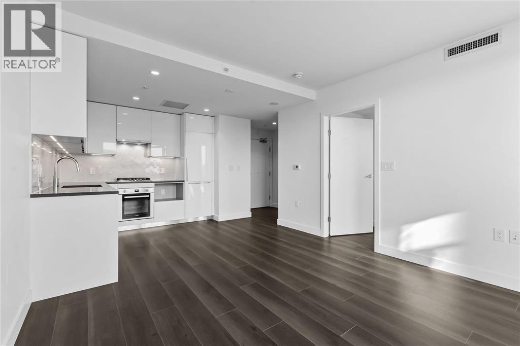 1708 8188 Fraser St Property Photo 5