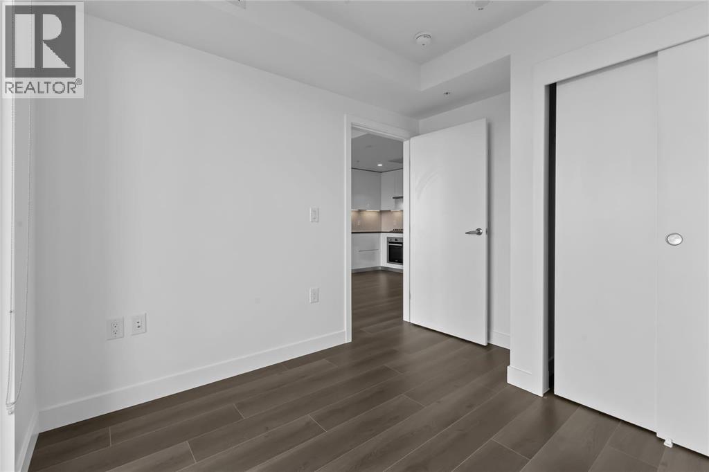 1708 8188 Fraser St Property Photo 7
