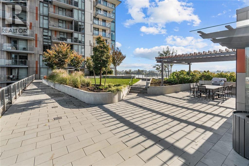 1708 8188 Fraser St Property Photo 16
